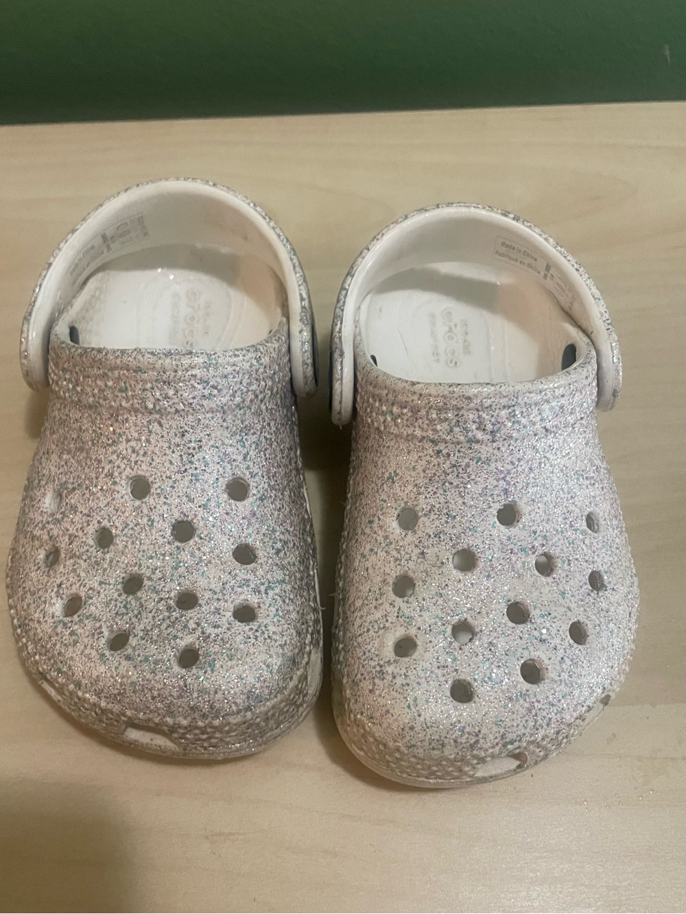 Crocs Kids White Glitter Clogs - size 6